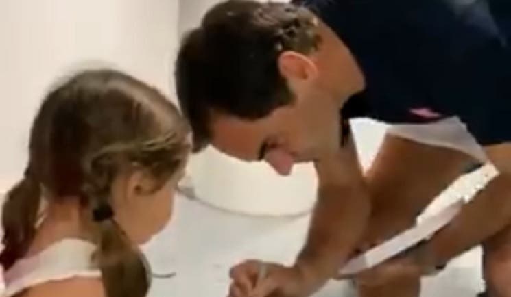 [VIDEO] «Firmaré al lado de Rafa» El hermoso gesto de Federer con la hija de González