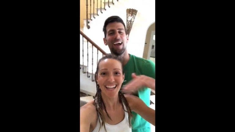 [VIDEO] Esposa de Djokovic logra cortarle el cabello al tenista