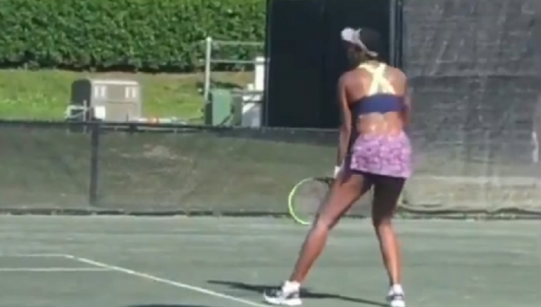 [VIDEO] Venus Williams cambia su gesto de servicio a días de cumplir 40 años