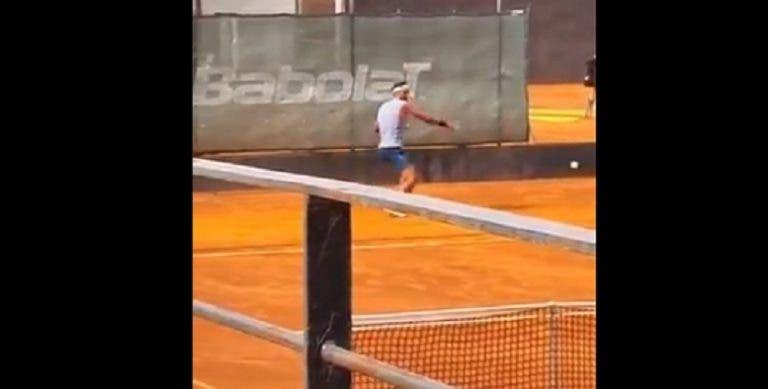 [VIDEO] Rafael Nadal vuelve a los entrenamientos sobre tierra batida