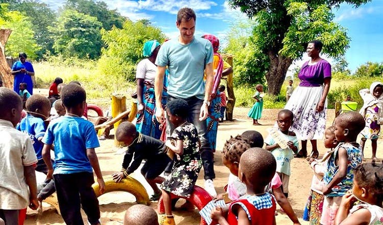 Federer viaja a Malawi para hacer donaciones y ayuda humanitaria