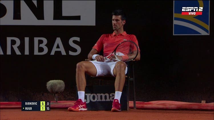 ¿Qué pasó? La curiosa reacción de Djokovic ante una interrupción inesperada en Roma