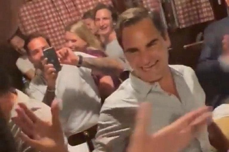 Video: el curioso cruce entre Roger Federer y un fanático en un restaurante