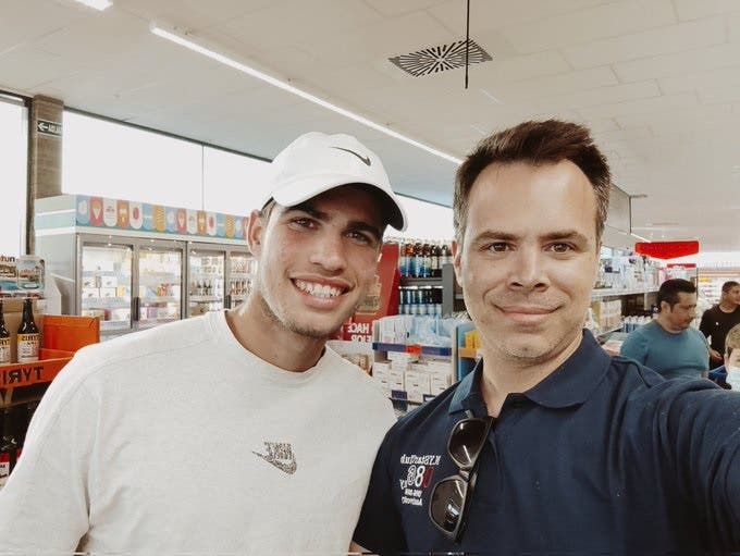 Va de compras al supermercado y se encuentra a… ¡Carlos Alcaraz!
