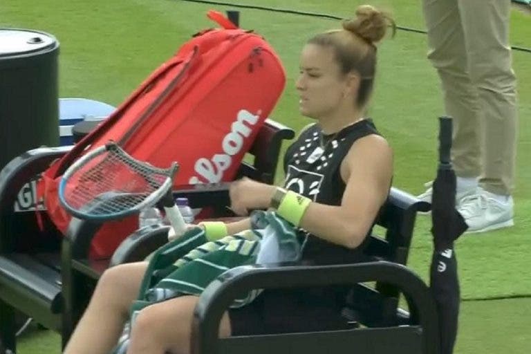 Video: María Sakkari destroza su raqueta con el pie