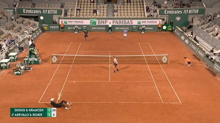 Video: Marcelo Arévalo cae…¡y gana el punto en la final de Roland Garros!