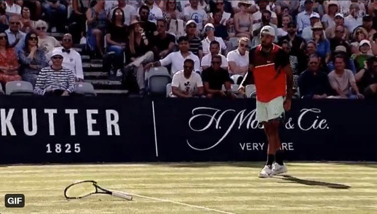 Video: Kyrgios pierde la cabeza contra Murray y destroza su raqueta