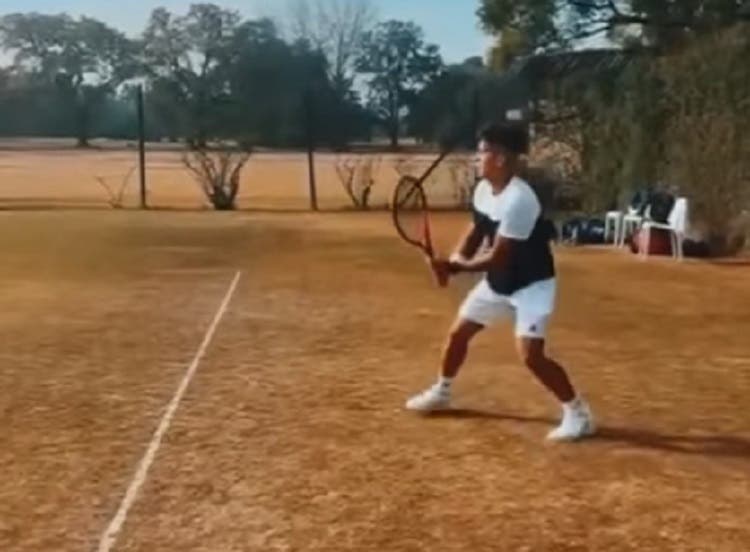 Video: Sebastián Báez se entrena sobre césped para jugar en Wimbledon