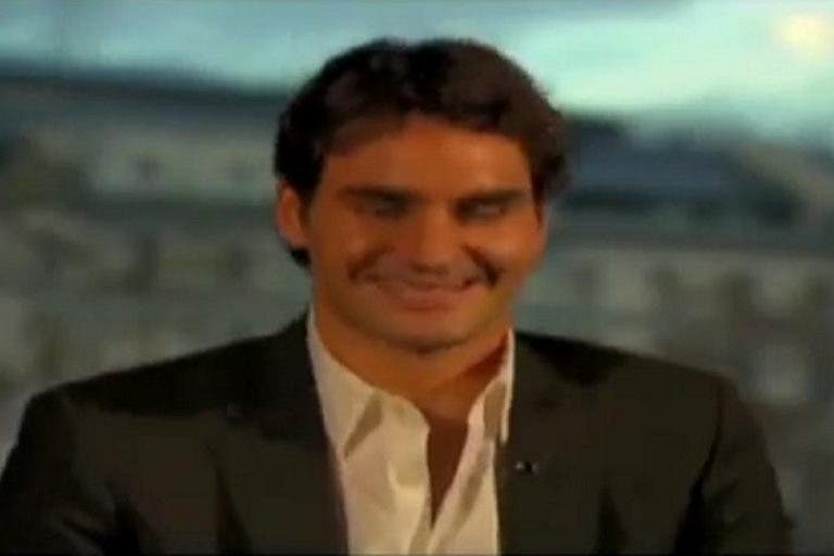 [VIDEO] Roger Federer se tienta con un reportero que le habla en español