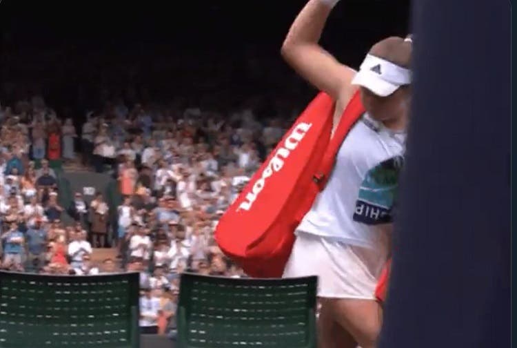 Ostapenko pierde, estalla contra la silla y recibe abucheos en Wimbledon