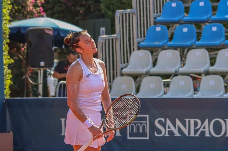 WTA Palermo: Sorribes lucha contra el calor y gana una batalla polémica