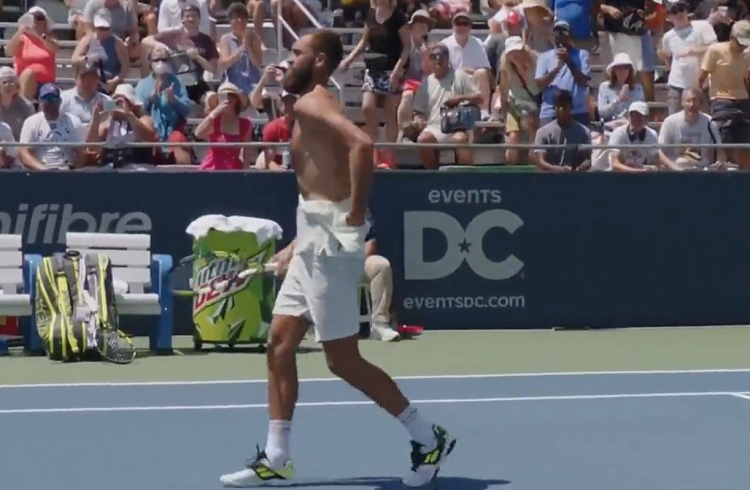 Benoit Paire pierde en el ATP de Washington… y se desnuda por el calor
