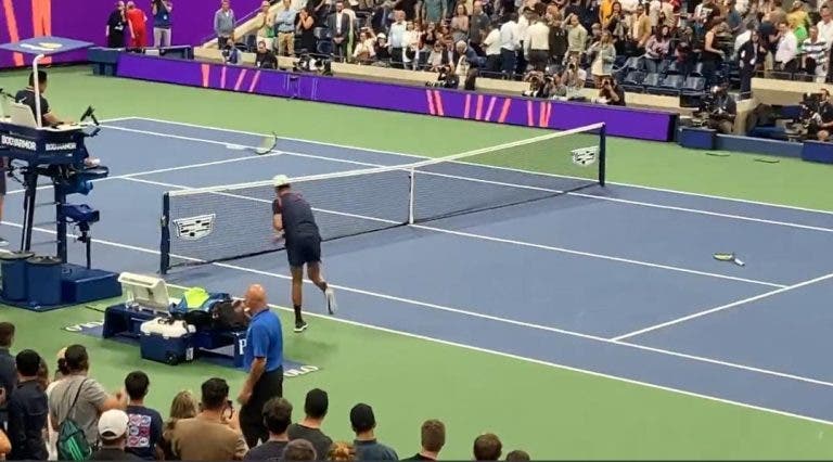 [VIDEO] Nick Kyrgios estalla sus raquetas tras perder con Khachanov