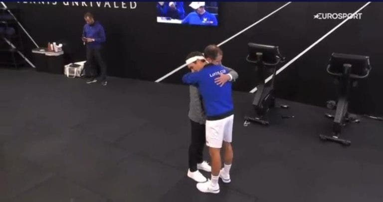[VIDEO] El emocionante abrazo de Roger Federer con Severin Luthi
