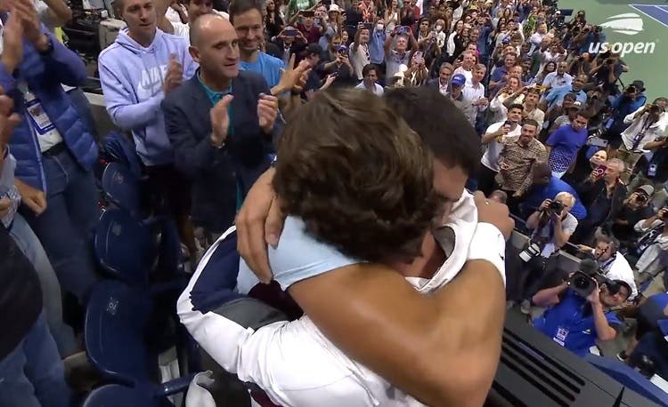 Emoción pura: el abrazo de Alcaraz a Ferrero y el festejo con su familia y equipo