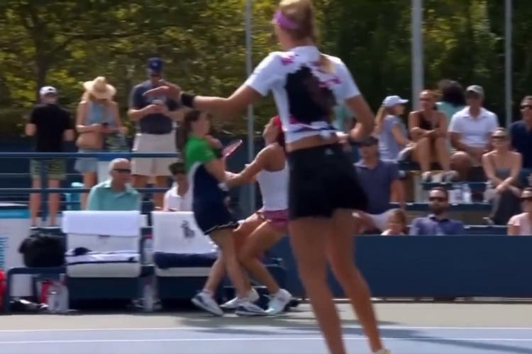 [VIDEO] Caroline Garcia casi «mata» a una ball kid en el US Open