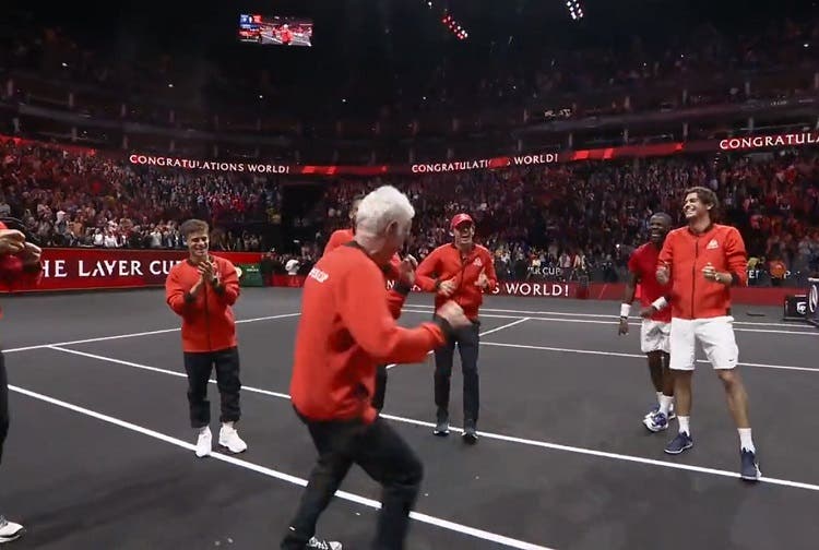 John McEnroe celebra su primer título en la Laver Cup… ¡bailando!