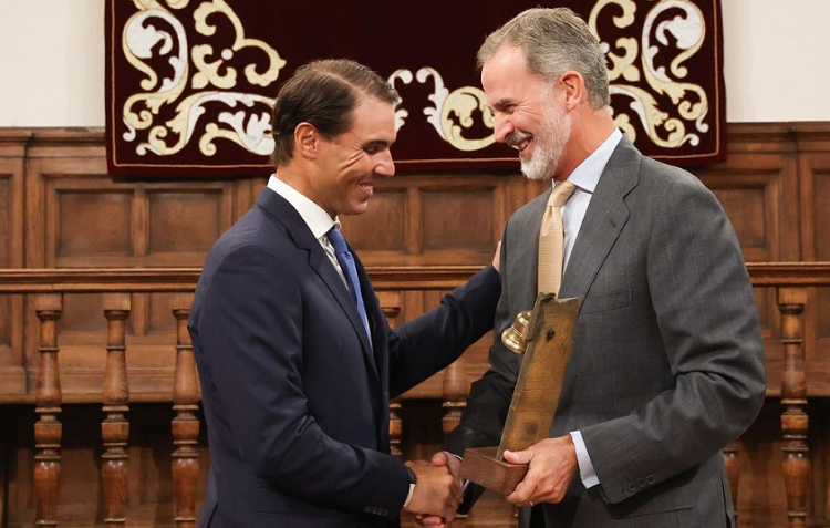De un Rey a otro: Nadal recibe un premio honorífico de manos de Felipe VI