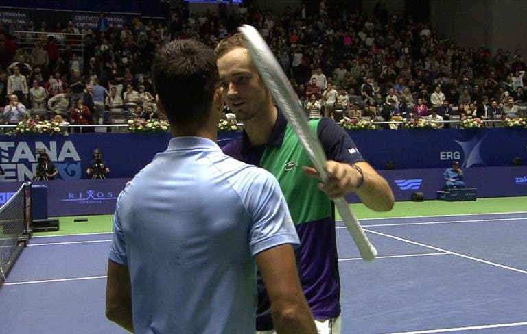¡Inesperado! Daniil Medvedev se retira tras perder el segundo set y le da la victoria a Djokovic