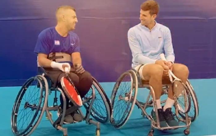 Djokovic prueba el tenis en silla de ruedas: «Son una inspiración para mí»