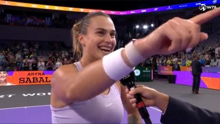 [VIDEO] Sabalenka se cruza con un espectador en el WTA Finals