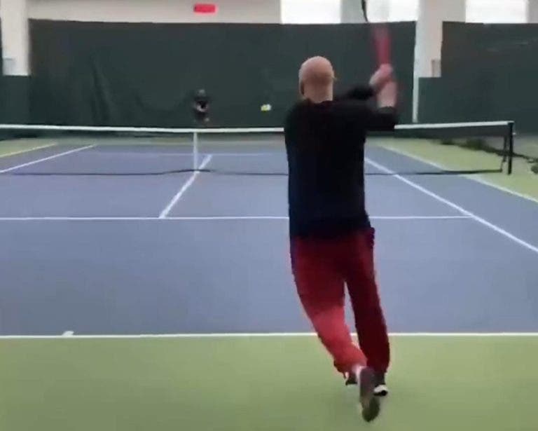 [VIDEO] Andre Agassi, con la muñeca intacta a los 52 años