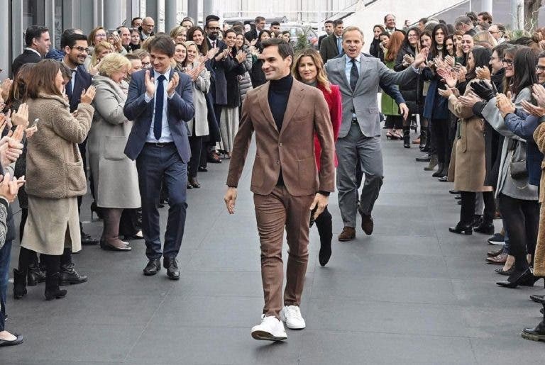 Roger Federer recibe un emocionante homenaje de la mano de sus patrocinadores