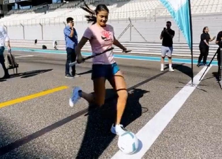 Emma Raducanu cambia el tenis por el fútbol antes de la final del Mundial