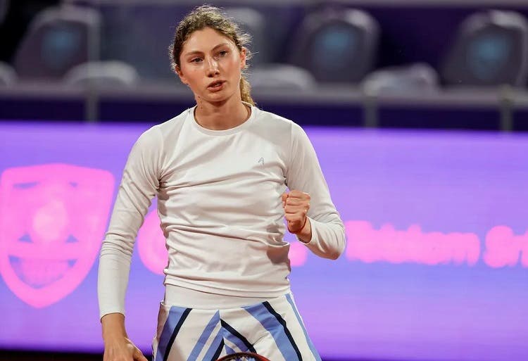 WTA Stuttgart: Cristina Bucsa salva 2 match points y gana un partido de locos para clasificar