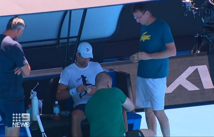 Djokovic abandona su práctica con molestias y enciende alarmas antes del Abierto de Australia