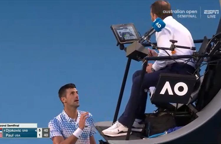 Drama en Australia: Djokovic discute con el juez de silla y «se va» del partido