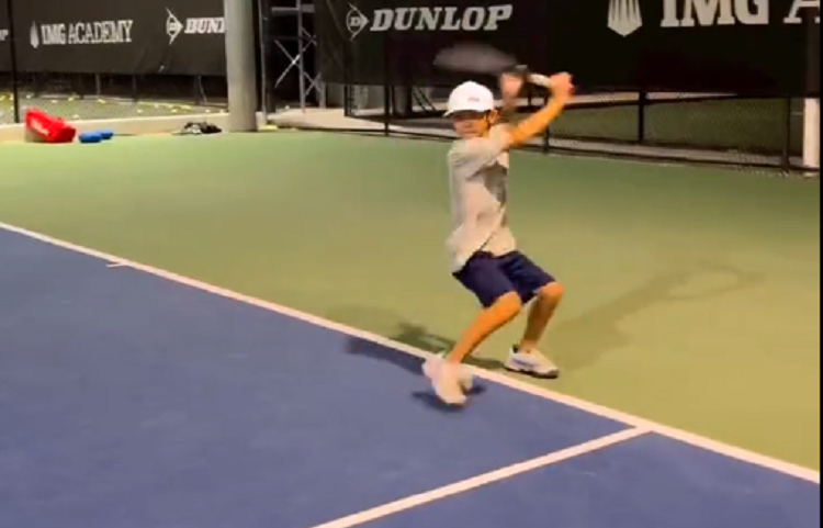 ¿Futuro Federer? El prodigio japonés de 10 años que asombra al tenis mundial
