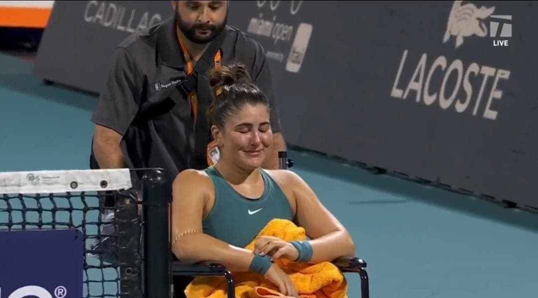 [VIDEO] Bianca Andreescu sufre una horrorosa lesión y se retira en silla de ruedas