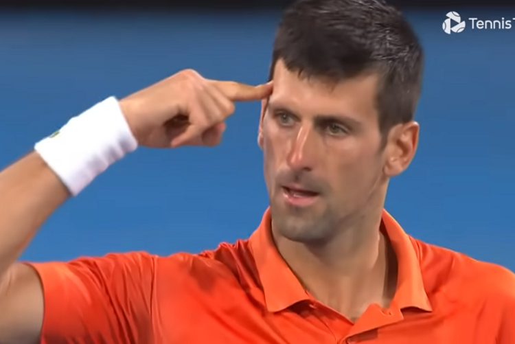 [VIDEO] El gesto «mental» de Djokovic que predijo su título 22° de Grand Slam en Australia
