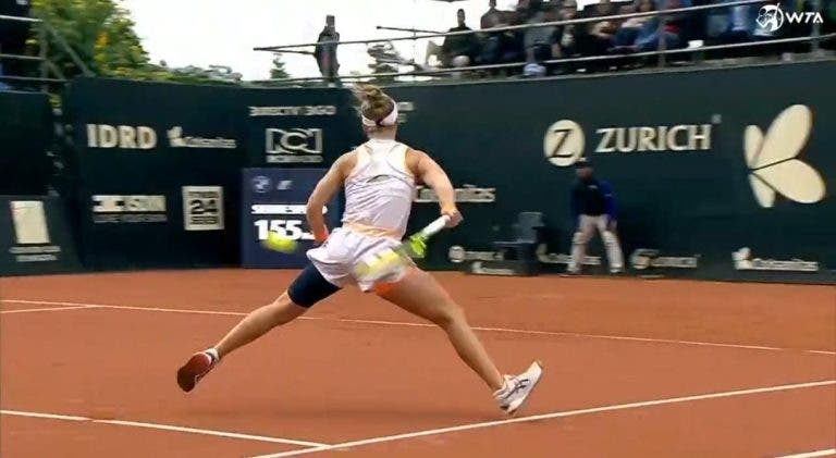[VIDEO] Laura Pigossi cae en Bogotá, pero se lleva uno de los puntos del año en la WTA