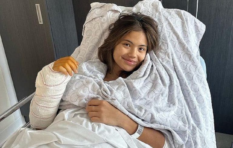 Emma Raducanu pasa por el quirófano por su lesión de muñeca: «Estoy decepcionada»