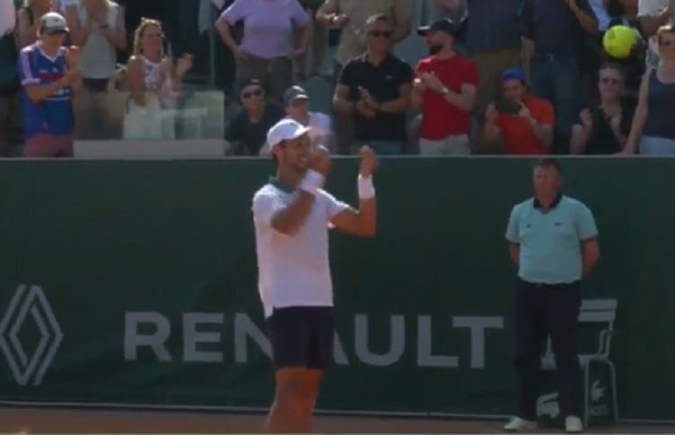 Increíble: Thiago Tirante gana su primer partido en Roland Garros… ¡y no se da cuenta!