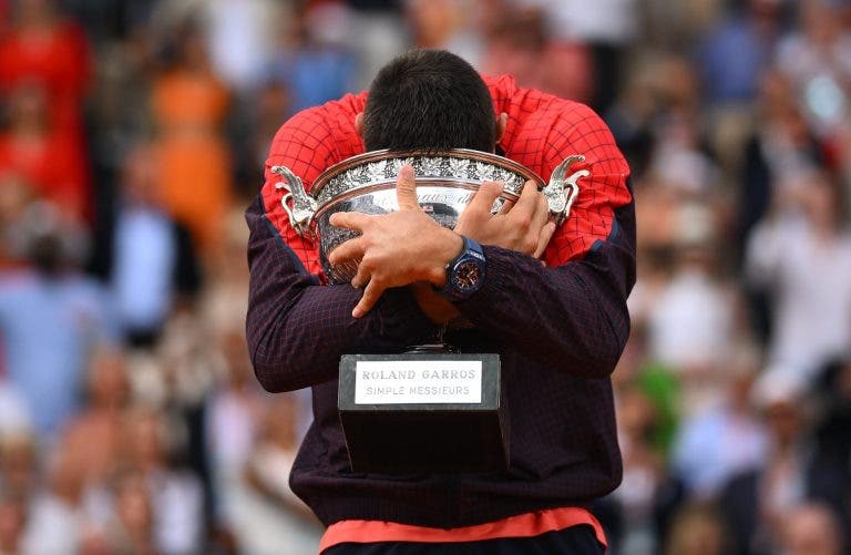 Novak Djokovic deja un emocionante mensaje tras ganar Roland Garros: «Vivan el presente, olviden el pasado»