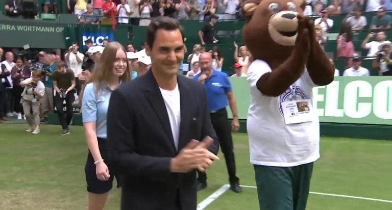 [VIDEO] Roger Federer recibe un emocionante homenaje en Halle