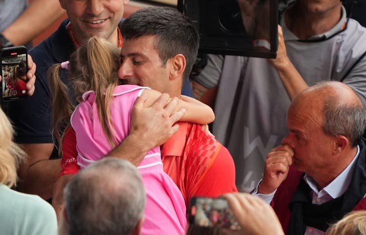 Djokovic récord: el emotivo festejo de Novak con su familia y equipo
