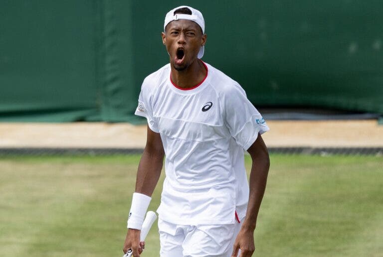 Christopher Eubanks sorprende a todos y elimina a Tsitsipas para meterse en cuartos de final de Wimbledon