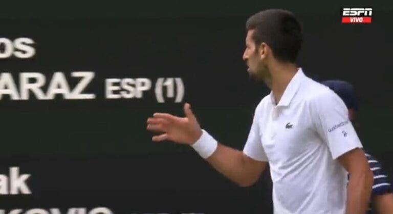 [VIDEO] El increíble punto de Novak Djokovic y el divertido gesto al público en la final de Wimbledon
