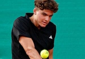 Pavlos Tsitsipas, el hermano de Stefanos que da su primeros pasos en el ...