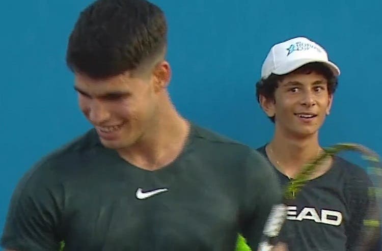 La genial reacción de un ball kid cuando ve de cerca a Carlos Alcaraz
