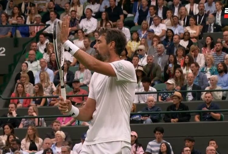 ¡Hasta el rival lo aplaudió! Carlos Alcaraz logra el tiro más increíble del día en Wimbledon