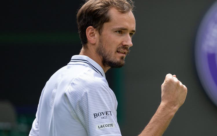 Medvedev evita un colapso y sigue avanzando en el US Open 2023