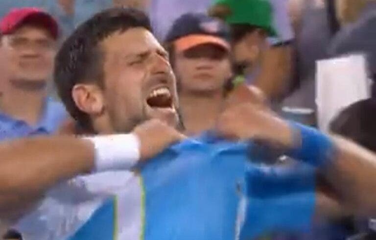 [VIDEO] ¡Se volvió loco! Novak Djokovic rompe su remera en el festejo tras ganarle a Alcaraz