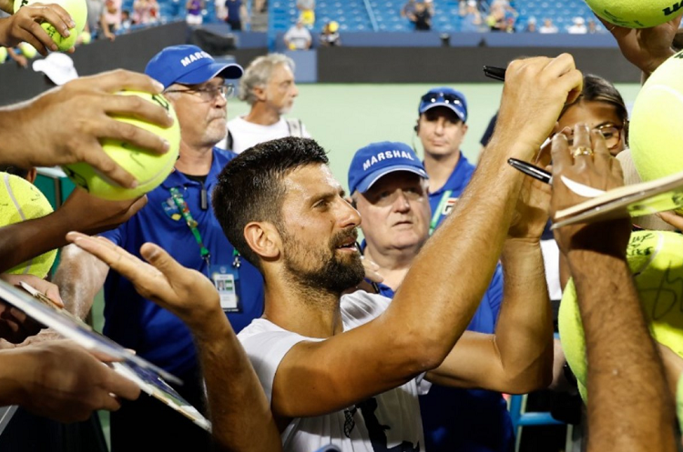 Djokovic vuelve a Estados Unidos dos años después y los fanáticos estallan
