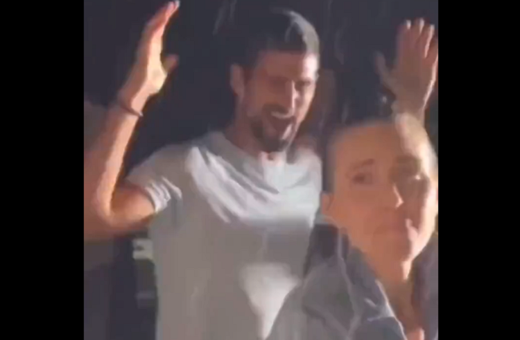 [VIDEO] Djokovic y su esposa se van de fiesta y cantan bajo la lluvia antes de volver a jugar