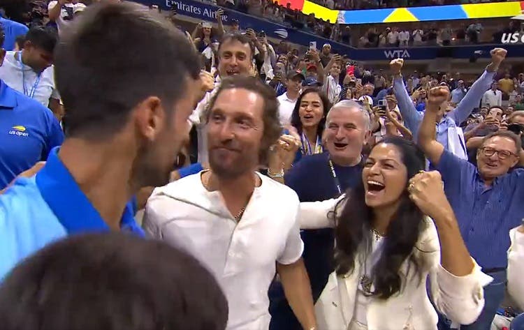 El emotivo festejo de Djokovic con su equipo… ¡y Matthew McConaughey!